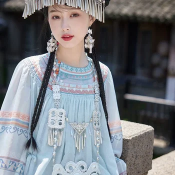 Etnické menšiny, Yi, štátnu príslušnosť, Miao, štátnu príslušnosť, žien upravené šaty, pás dĺžka skladaná sukňa, Mamianqun oblek, národné